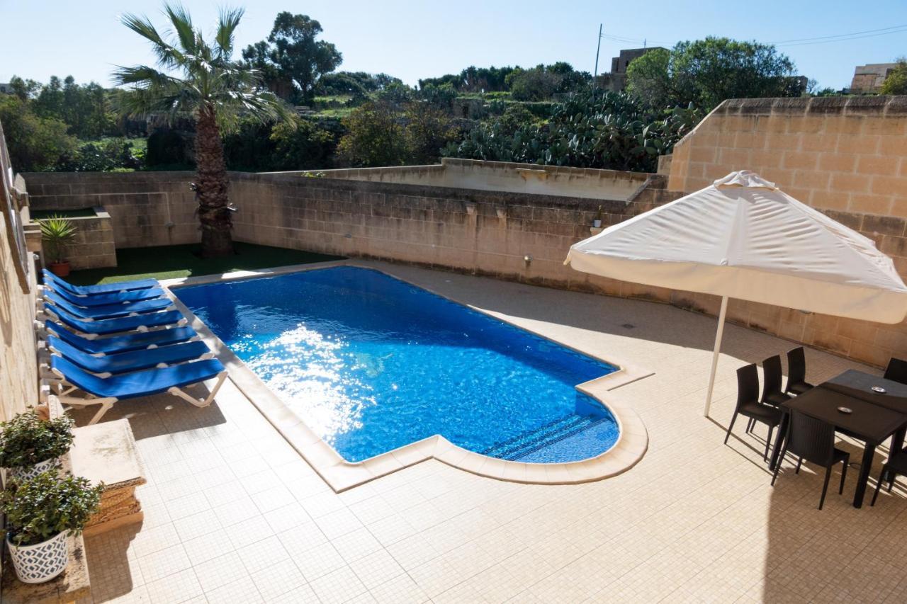 Holiday home Centre Island With Private Pool And Hot Tub Kercem