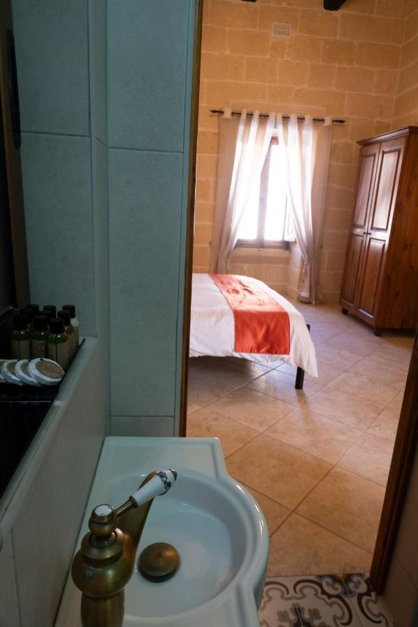 Centre Island With Private Pool And Hot Tub Holiday home *