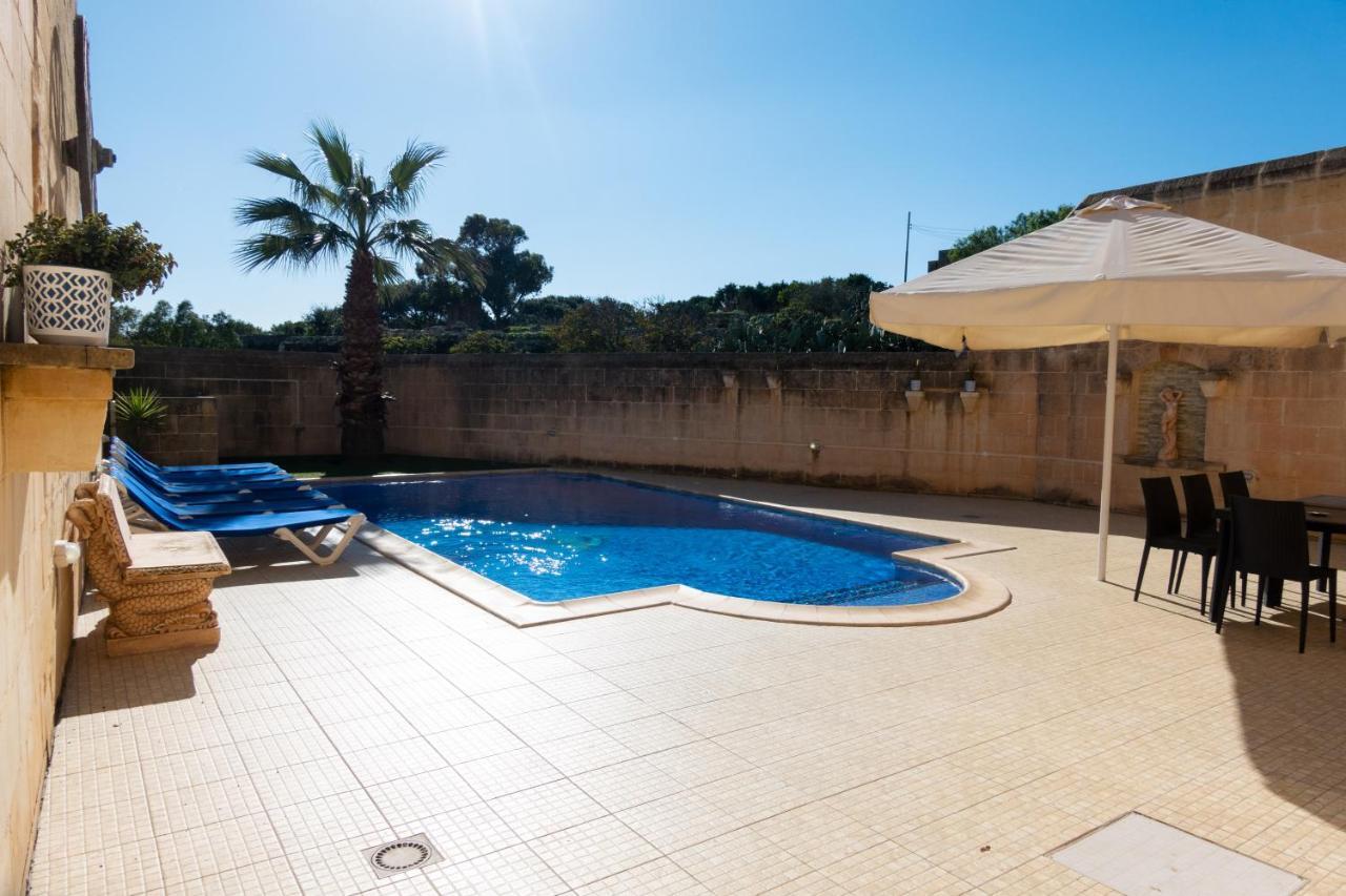 Centre Island With Private Pool And Hot Tub Holiday home *