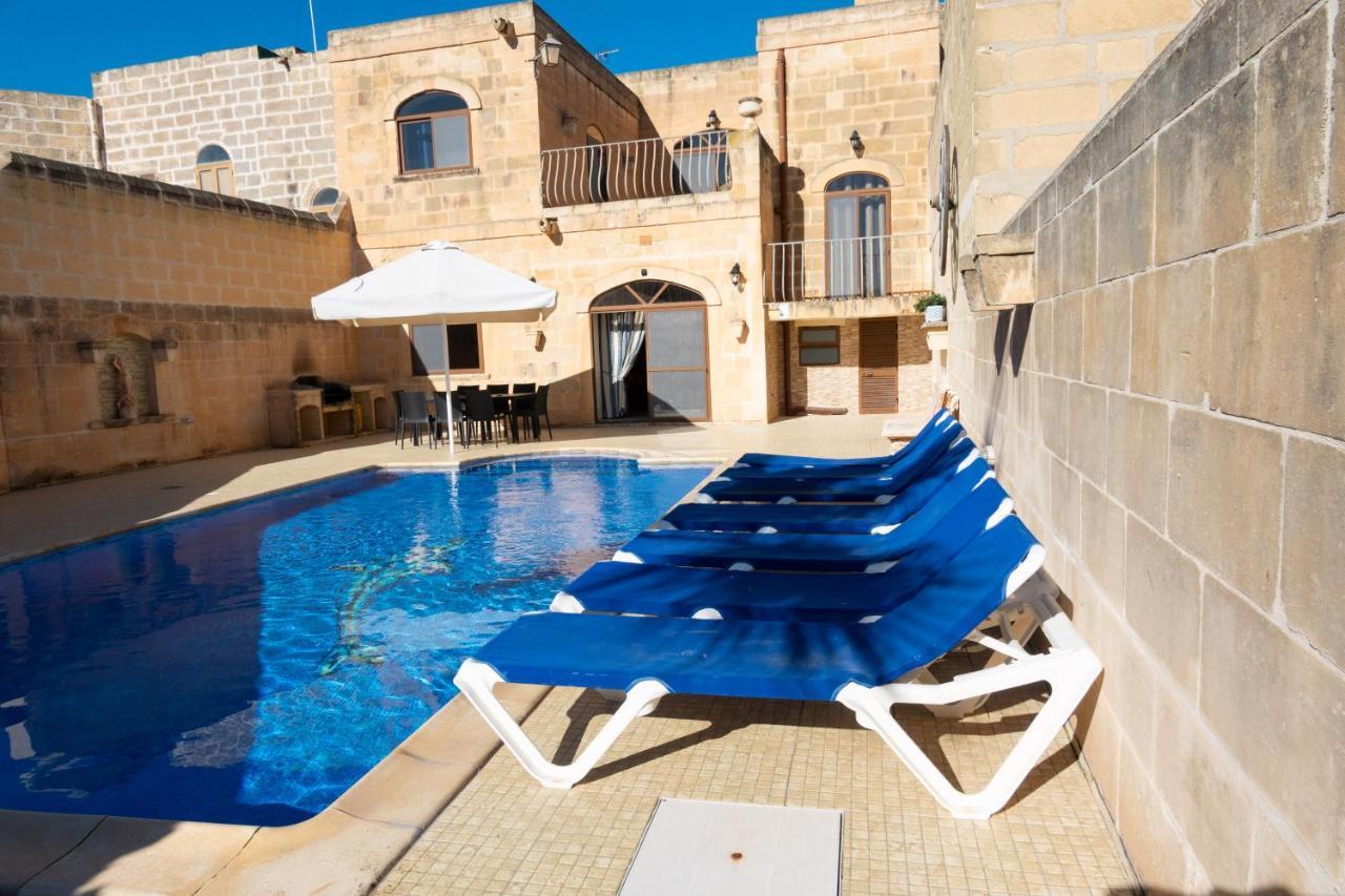 Centre Island With Private Pool And Hot Tub * Kercem