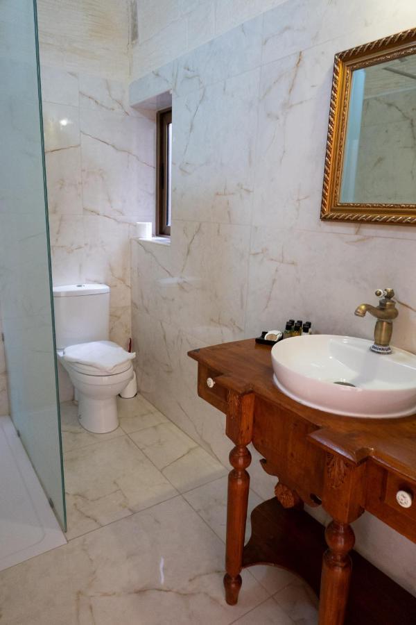 Centre Island With Private Pool And Hot Tub Kercem