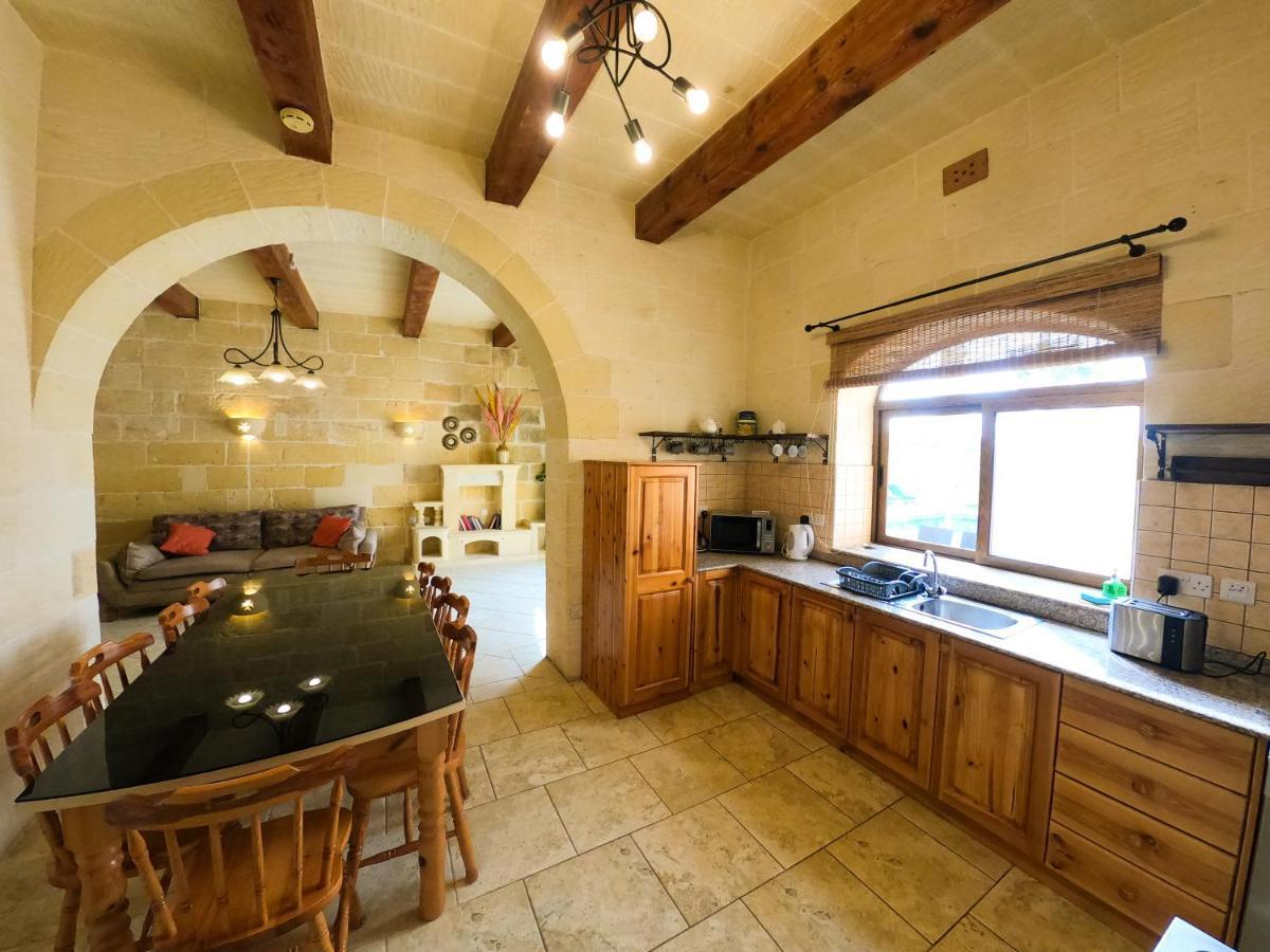Centre Island With Private Pool And Hot Tub Holiday home Kercem