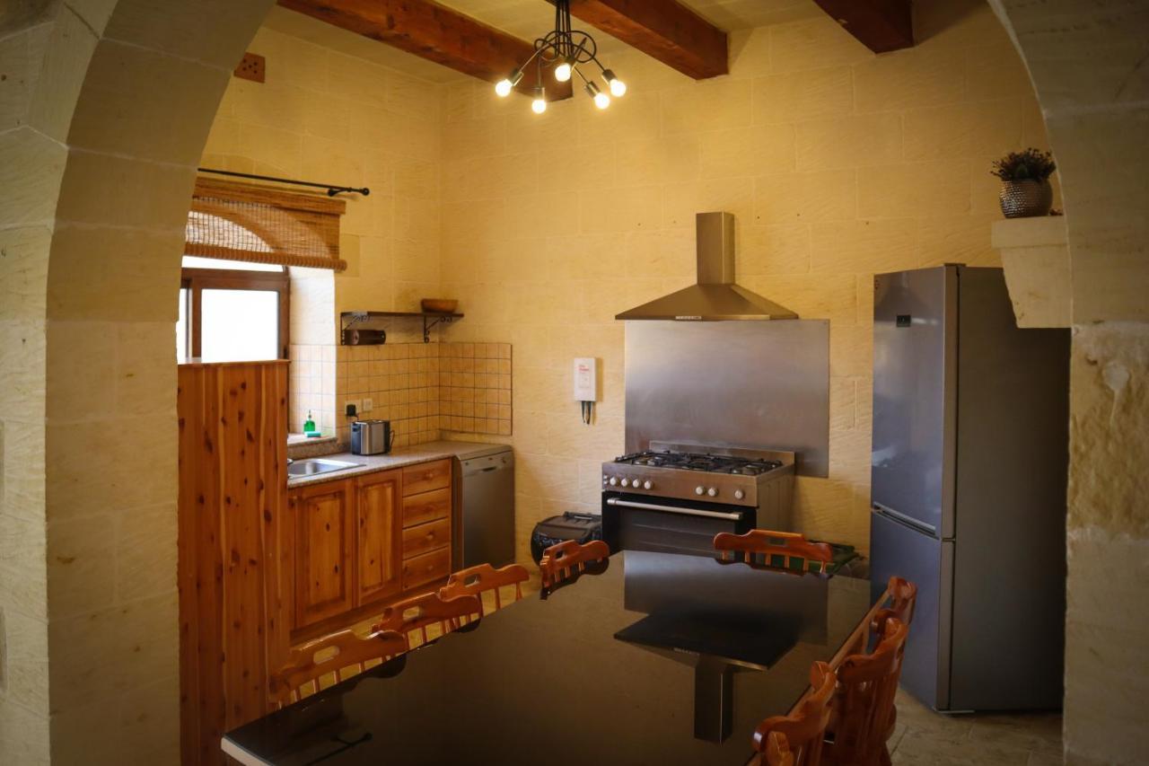 Centre Island With Private Pool And Hot Tub Holiday home Kercem