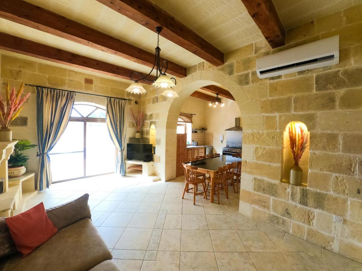 Holiday home Centre Island With Private Pool And Hot Tub *