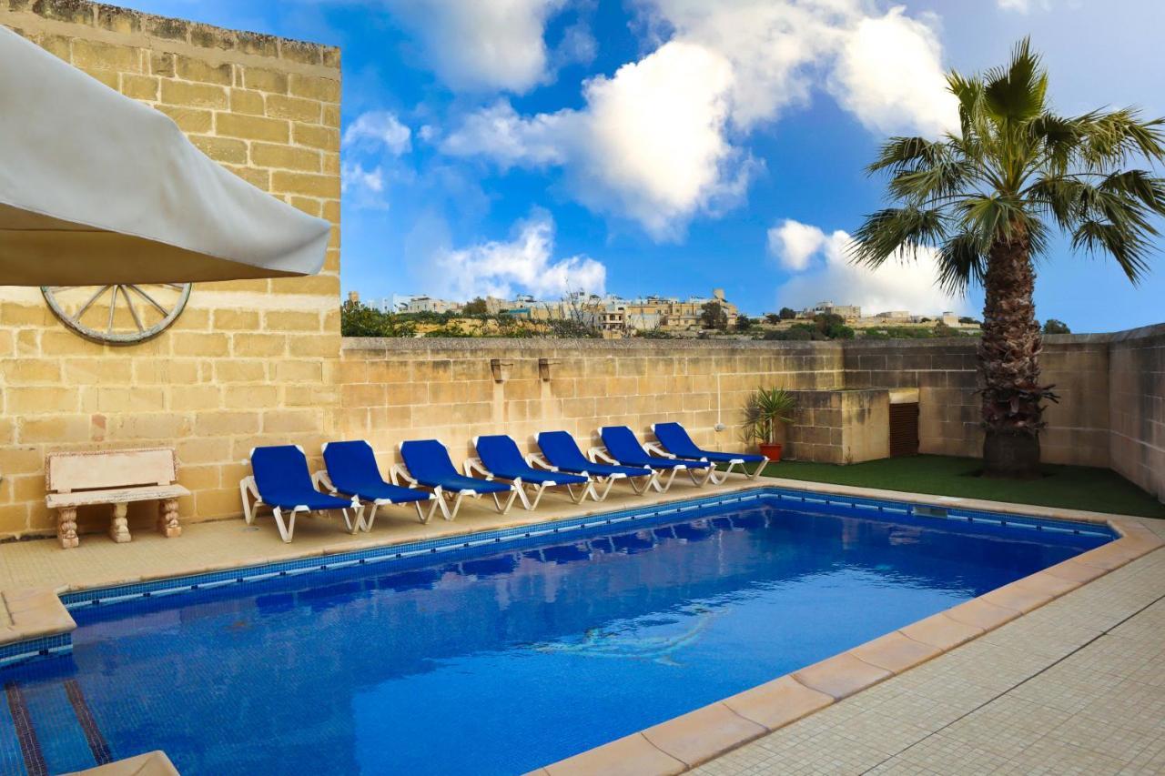 Centre Island With Private Pool And Hot Tub Holiday home Kercem