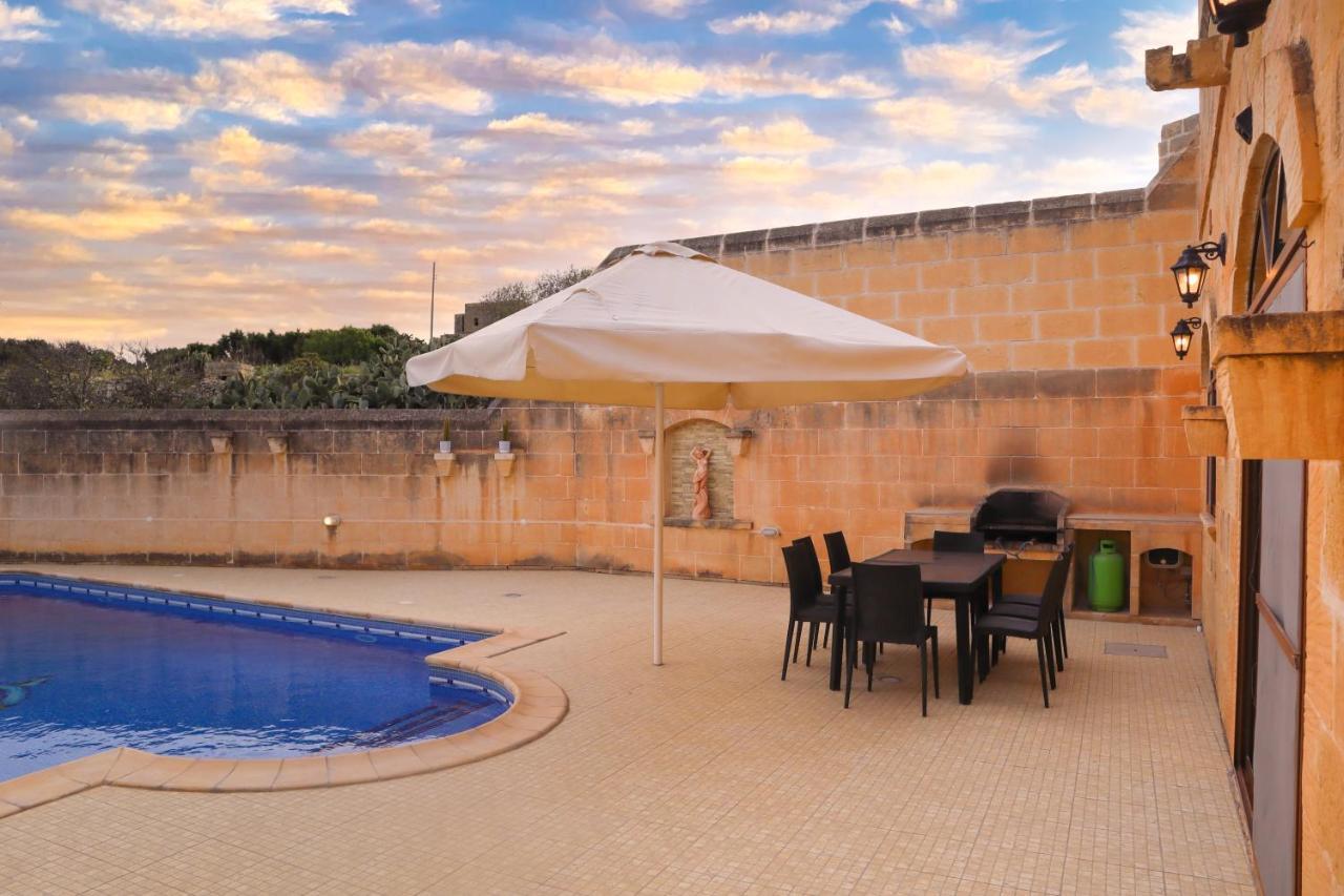 Centre Island With Private Pool And Hot Tub Holiday home