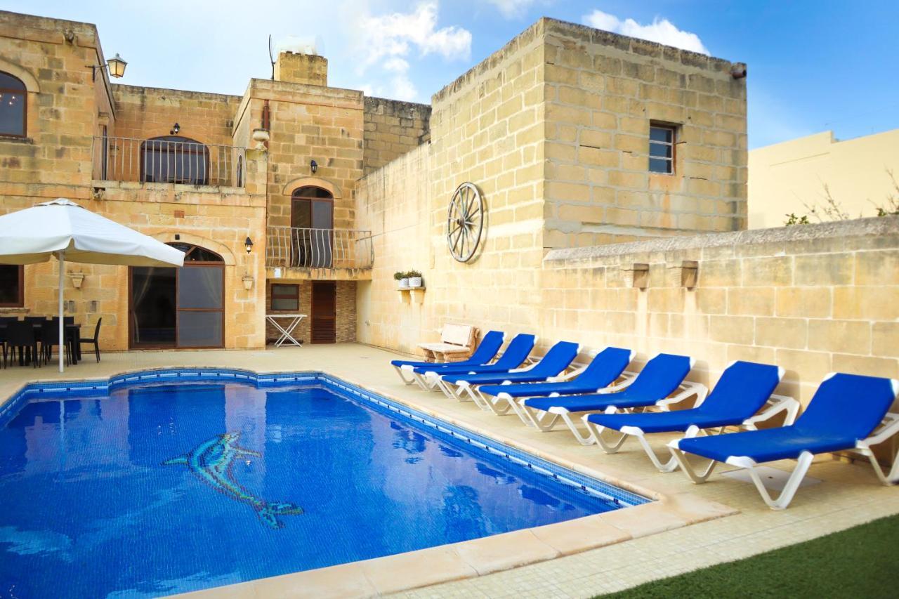Holiday home Centre Island With Private Pool And Hot Tub *
