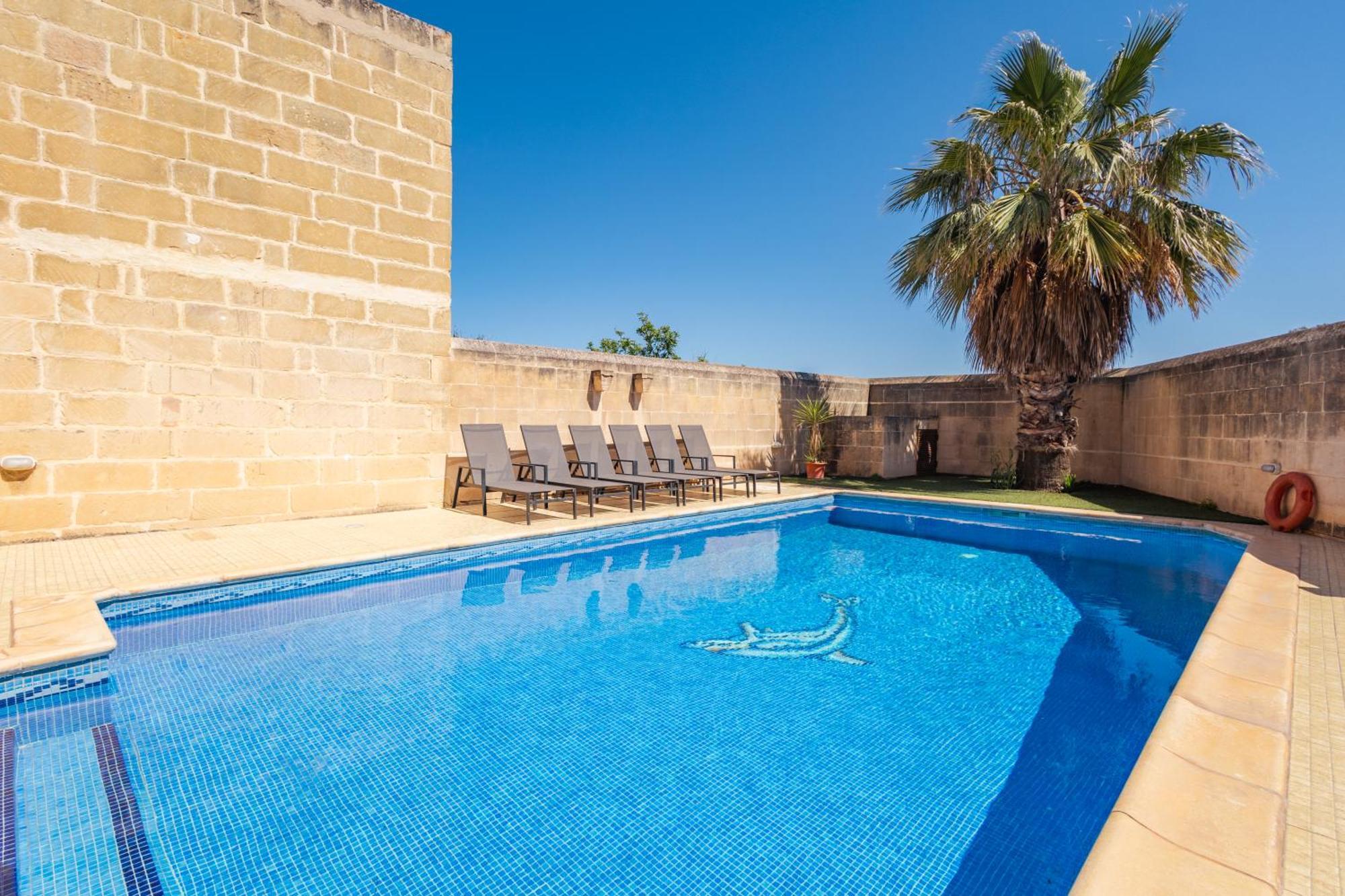 Centre Island With Private Pool And Hot Tub