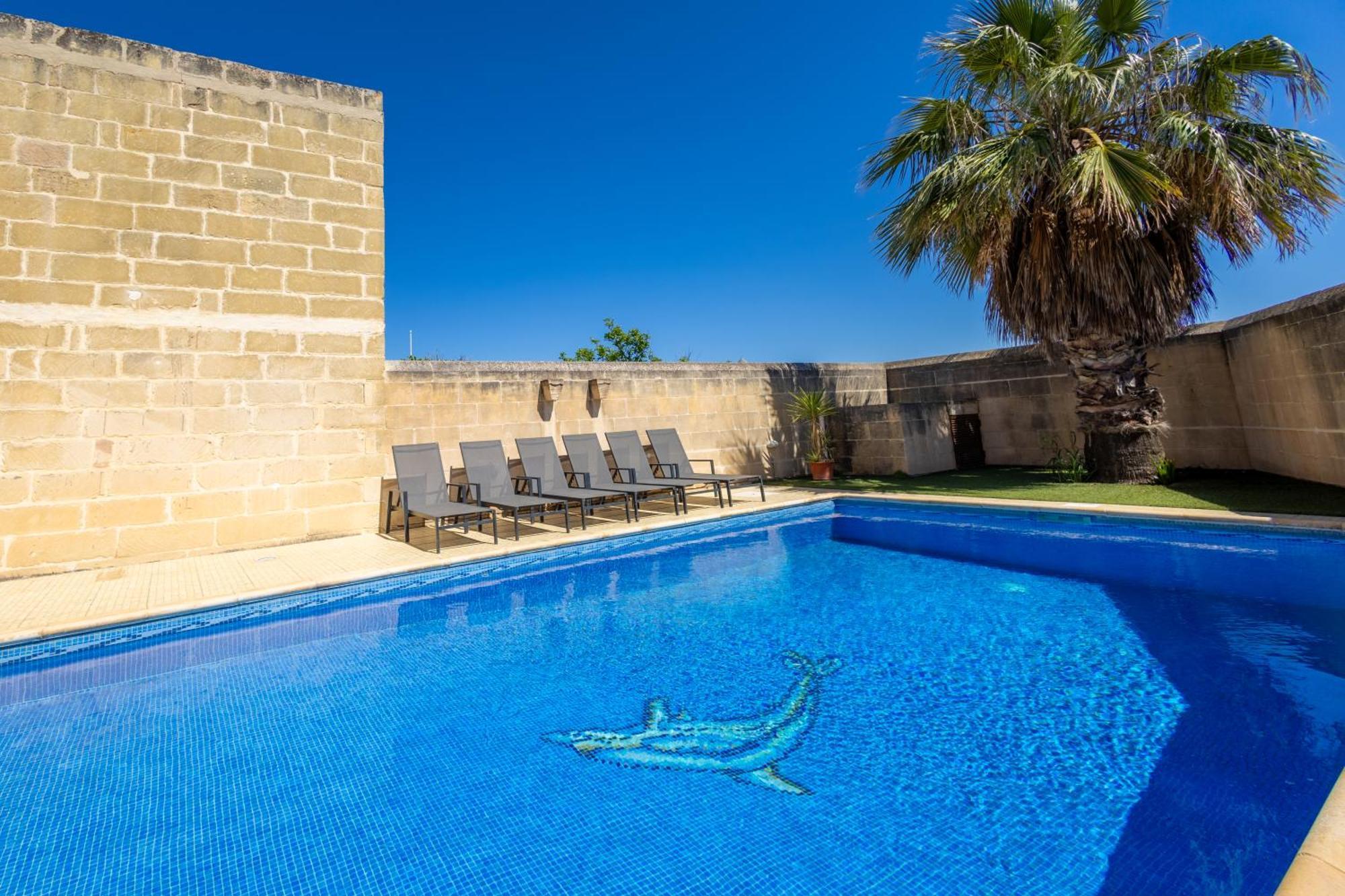 Holiday home Centre Island With Private Pool And Hot Tub