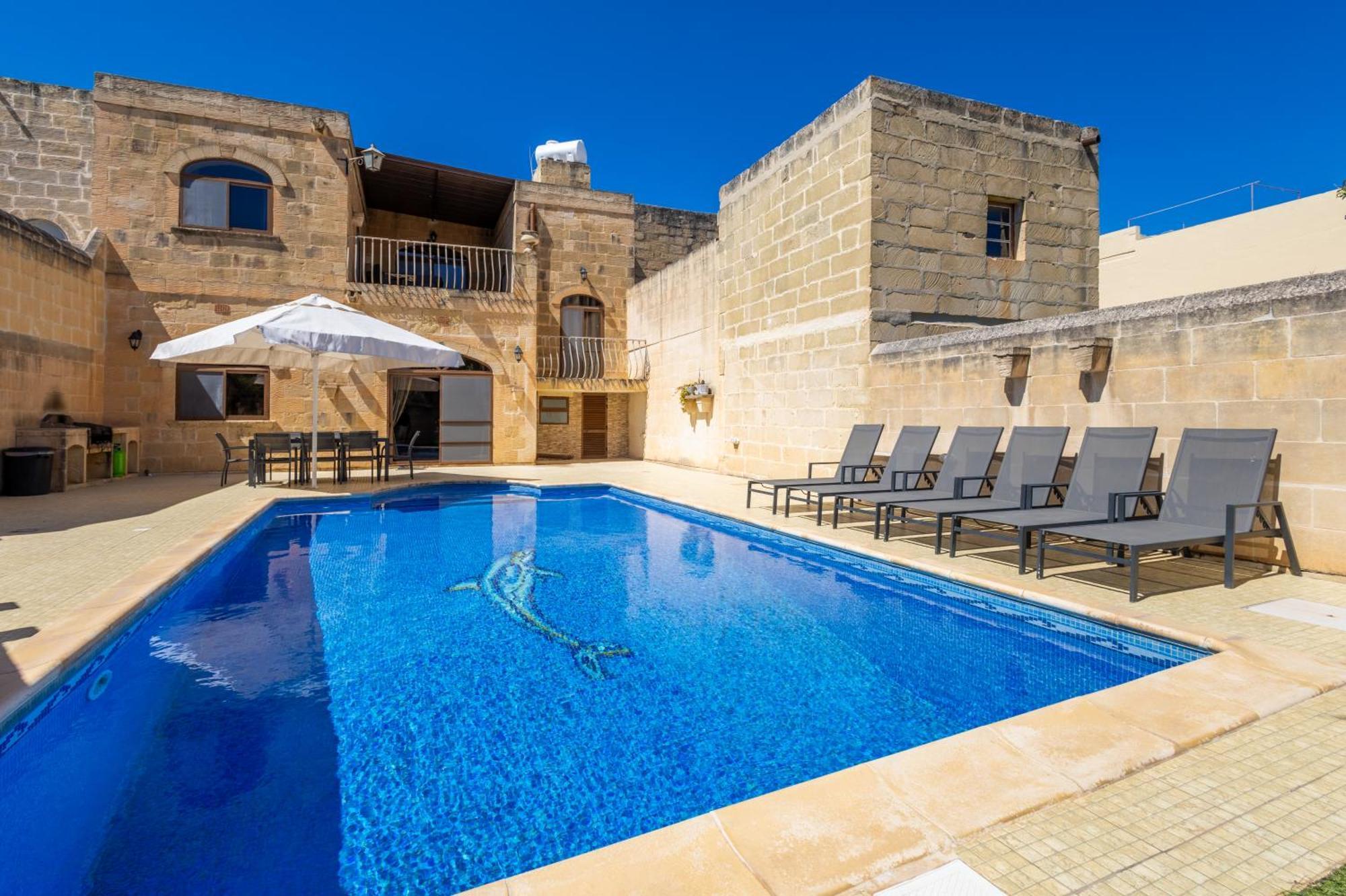Holiday home Centre Island With Private Pool And Hot Tub *