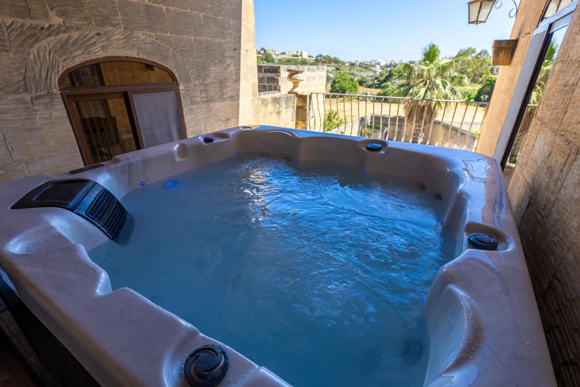 Centre Island With Private Pool And Hot Tub